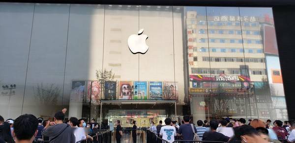 湖南首家 Apple Store 今日开业 现场人山人海_泽客资源网
